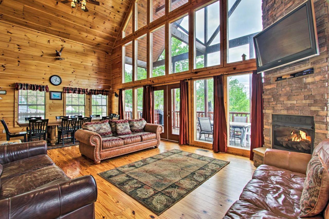 Villa Expansive Gatlinburg Cabin Hot Tub, Deck And Grill! Extérieur photo